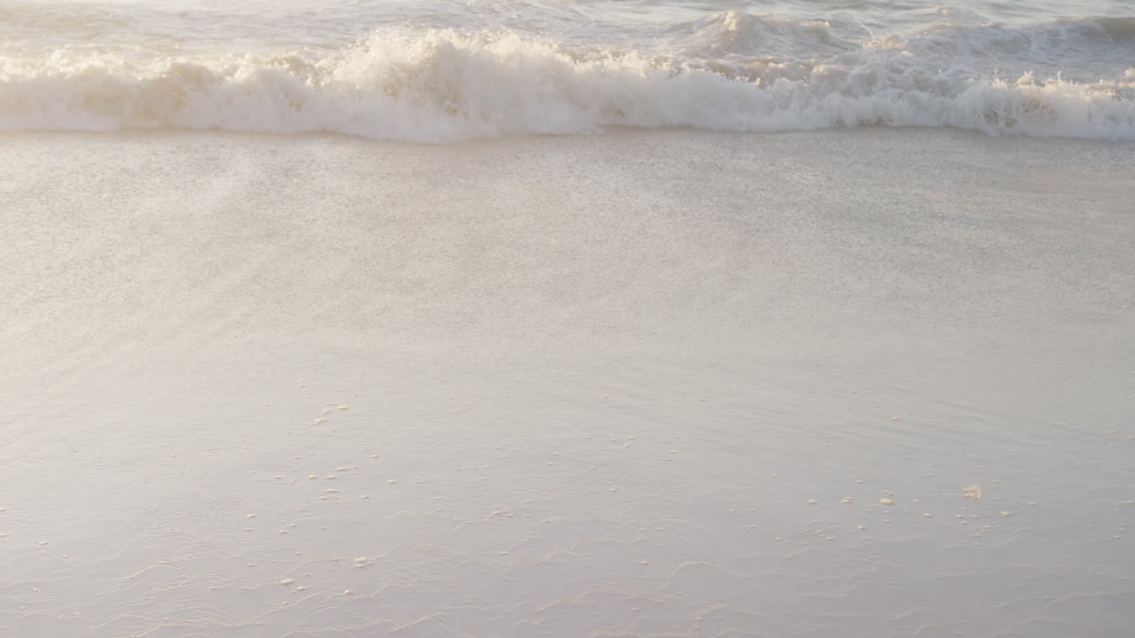 파도와 함께 바다의 근처, 느린 동작, 복사 공간