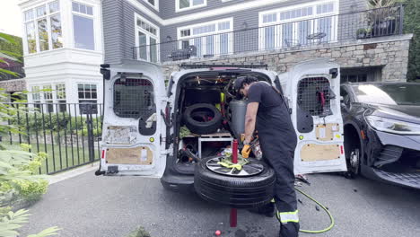 mobile tire change service: quick and easy roadside assistance