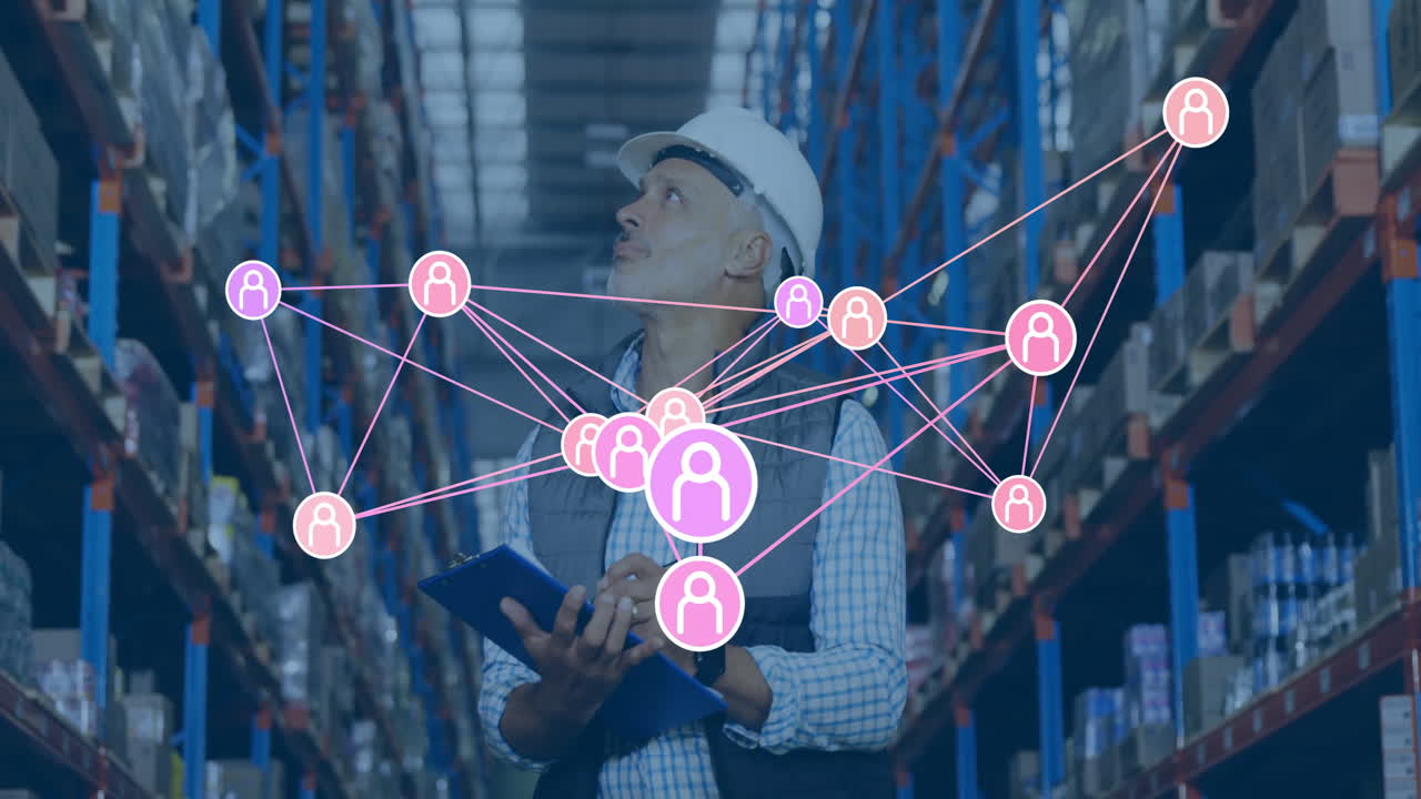 animación de la red de conexiones sobre el trabajador del almacén inspeccionando el inventario