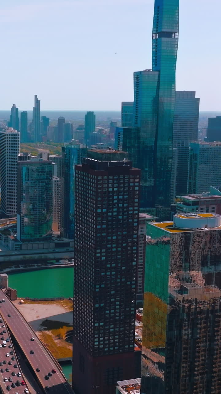 Unbelievable scenery of modern Chicago. Fantastic skyscrapers at the backdrop of blue waters of lake Michigan. Vertical video