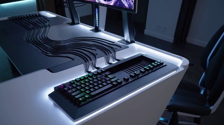 Futuristisk gaming-skrivebordsopsætning med RGB-tastatur og integreret kabelstyring