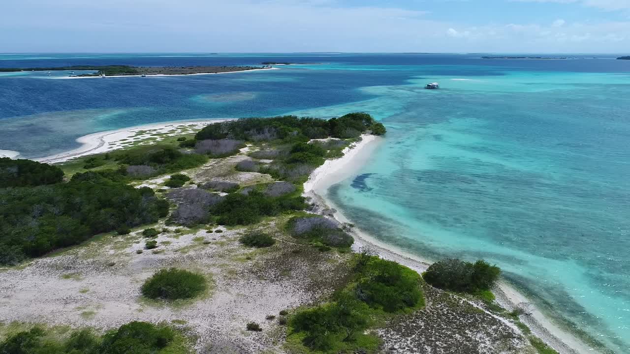 Los Roques venezuela -Caribbean sea Fantastic-landscape Moving forward aerial view of francisky  island
