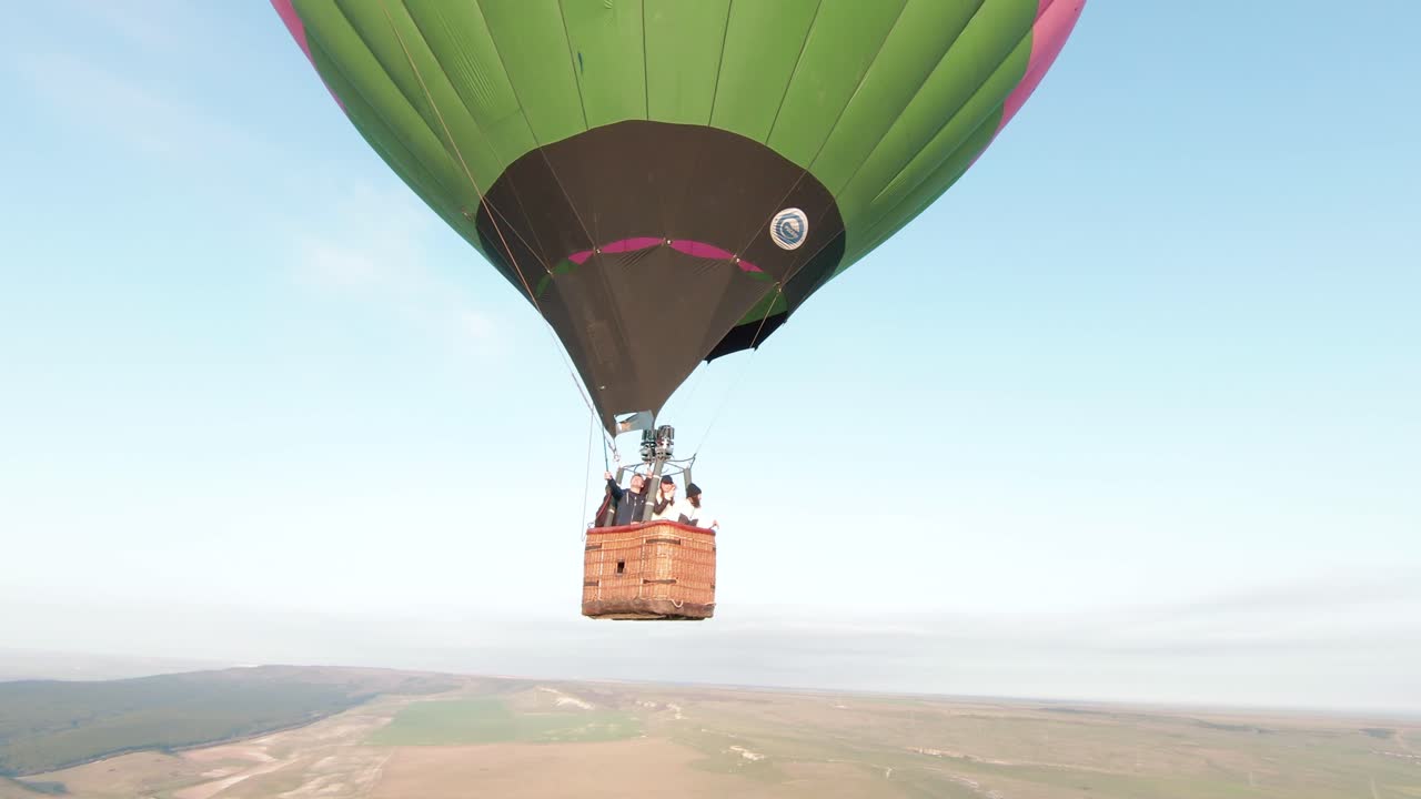 Giro in mongolfiera sul paesaggio scenico