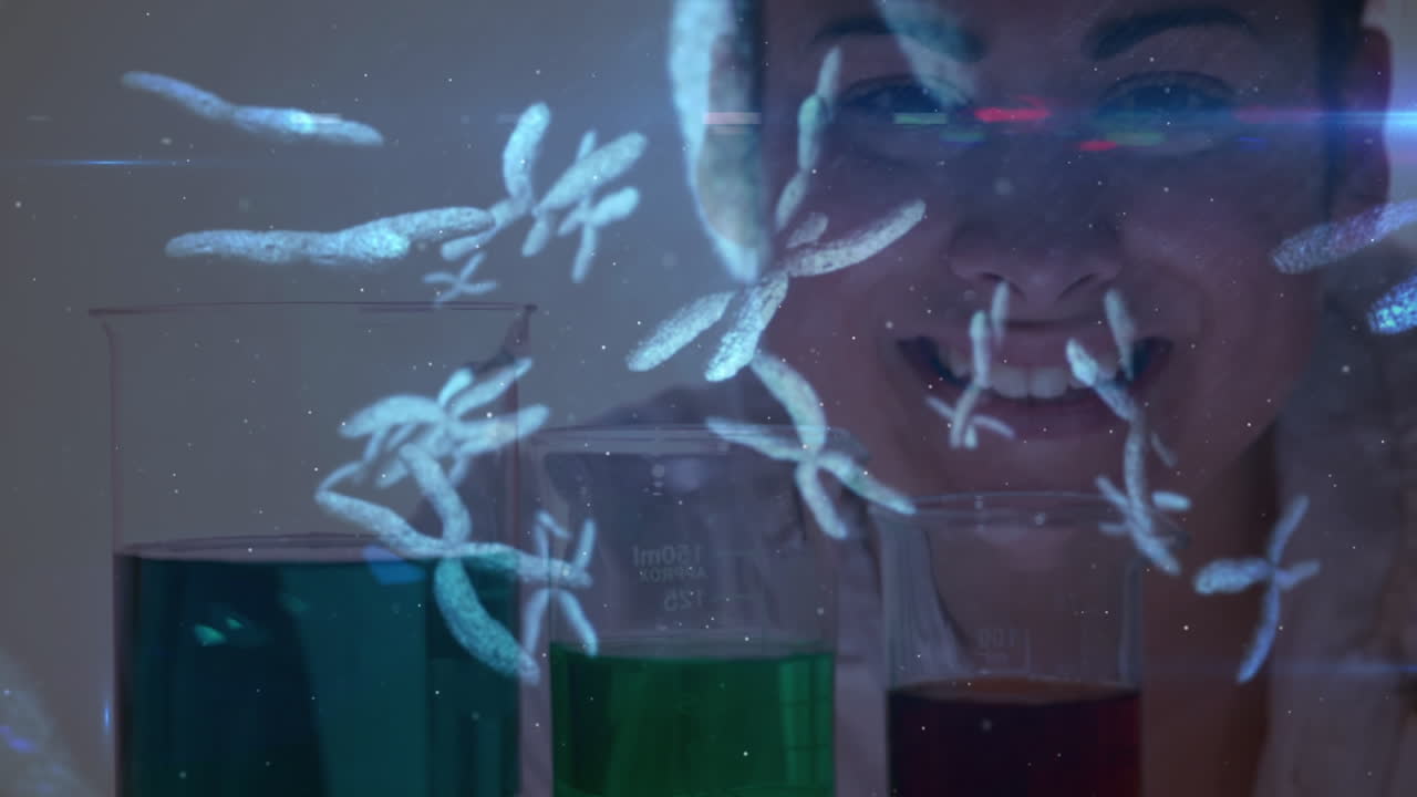 animación del procesamiento de datos científicos sobre una científica caucásica