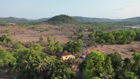 Hermoso-Pueblo-En-Malvan-Drone-Vista-En-Verano-Mayo