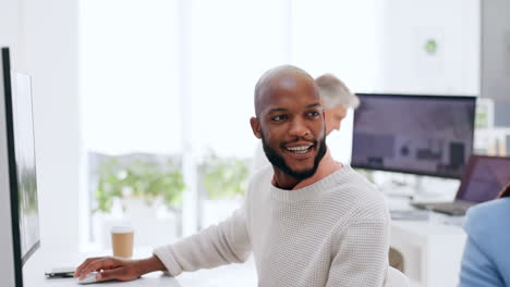 Hombre-Negro,-Trabajo-En-Equipo-Y-Trabajo-En-Computadora