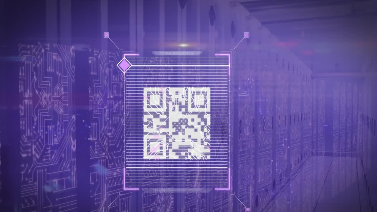animación del procesamiento de datos y el código qr sobre la sala del servidor