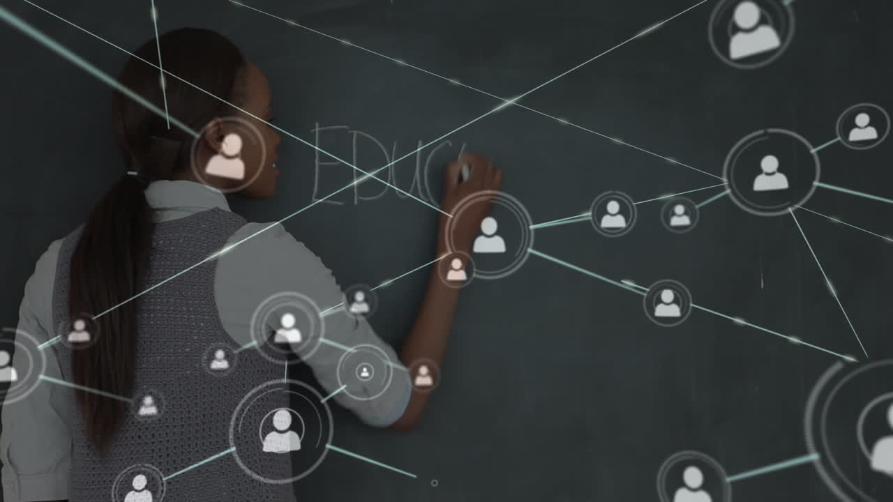 animación de la red de conexiones a través de estudiantes femeninas que escriben textos educativos en la pizarra