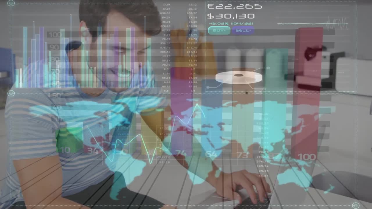 animación de datos financieros y gráficos moviéndose sobre un hombre caucásico feliz usando una computadora portátil