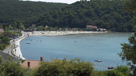 Playa-De-Arena-Blanca-En-Croacia