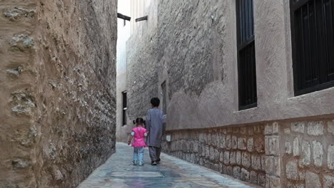 Eine-Alte-Straße-Im-Alten-Dubai-Im-Historischen-Viertel-Al-Fahidi,-Vereinigte-Arabische-Emirate