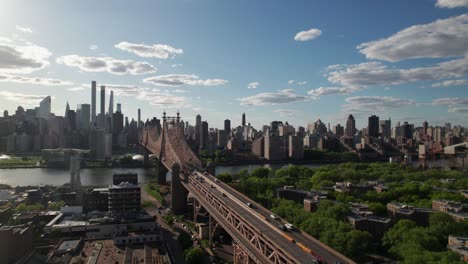 traffic headed into midtown new york from queens