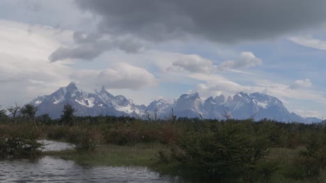 Zeitraffer-Aufgenommen-Im-Nationalen-Teil-Von-Torres-Del-Paine-Am-Fluss-Rio-Serrano