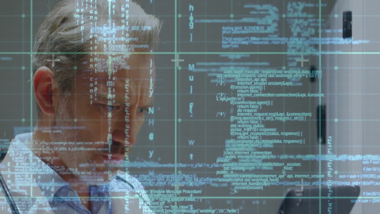 código de programación y análisis de datos animación más enfocado hombre usando teléfono inteligente