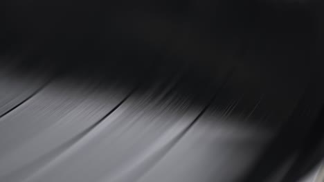 a close-up of a spinning vinyl record. start and stop of disk rotation