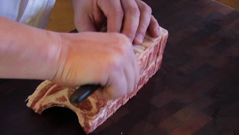 costillar de cordero en preparación