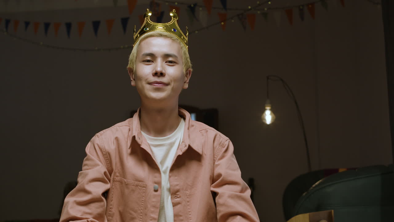 역할 게임을 하는 남자