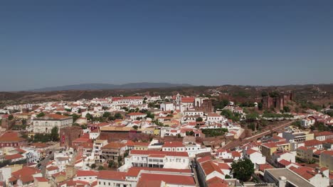 View-of-Silves-town-buildings-with-famous-castle-and-cathedral,-Algarve-region,-Portugal