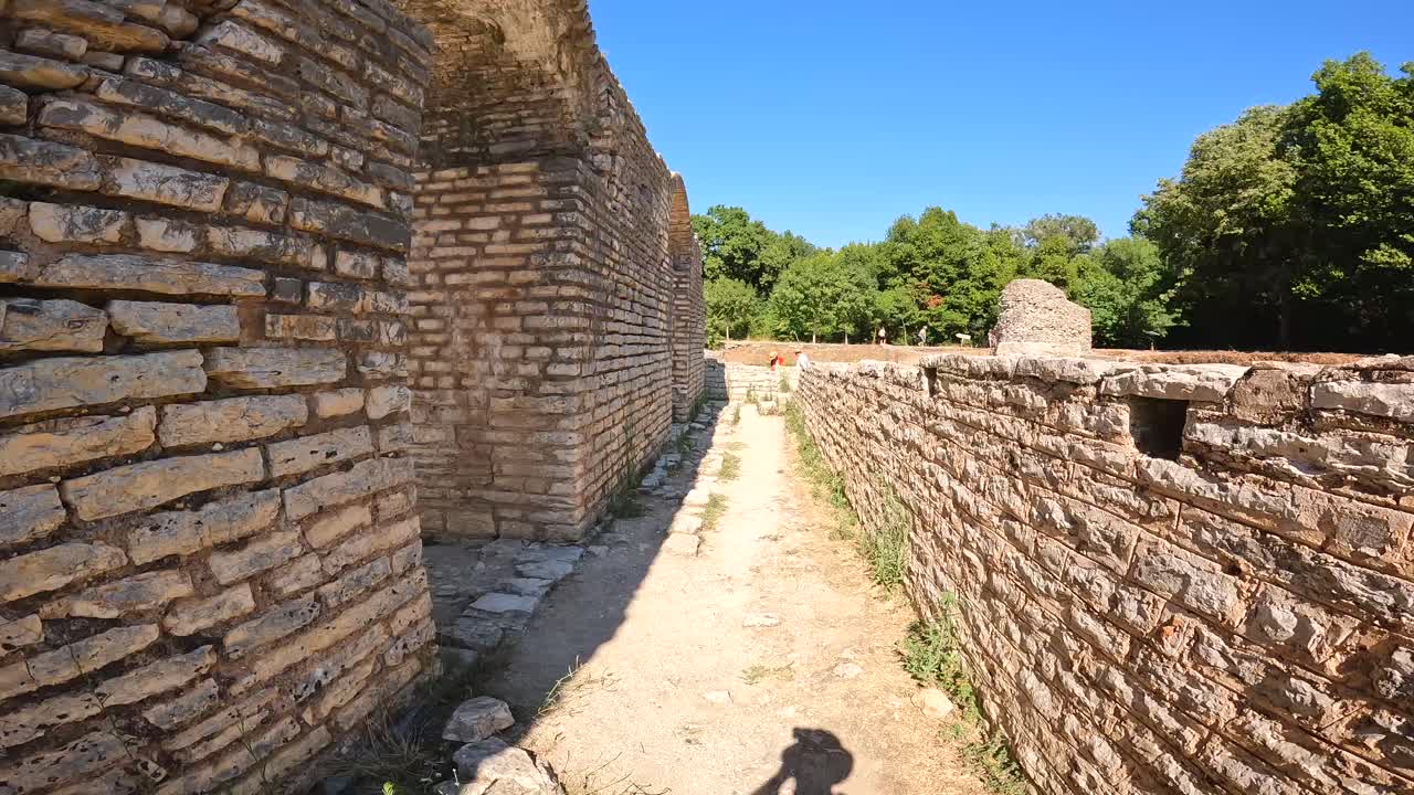 Rovine di un antico teatro