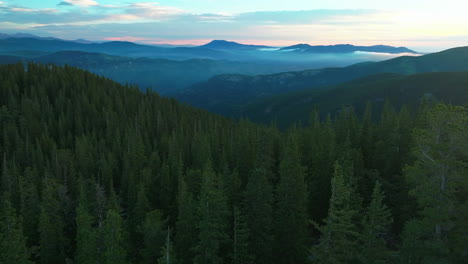 Filmische-Luftdrohne-Morgensonnenaufgang-Epischer-Nebel-Lift-Denver-Mount-Evans-14er-Chicago-Lakes-Front-Range-Foothills-Rocky-Mountains-Idaho-Springs-Evergreen-Squaw-Pass-Echo-Mountain-Lake-I70-Vorwärtsschwenk