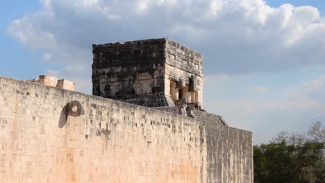 Großer-Ballplatz-An-Der-Archäologischen-Stätte-Chichen-Itza,-Der-Ring