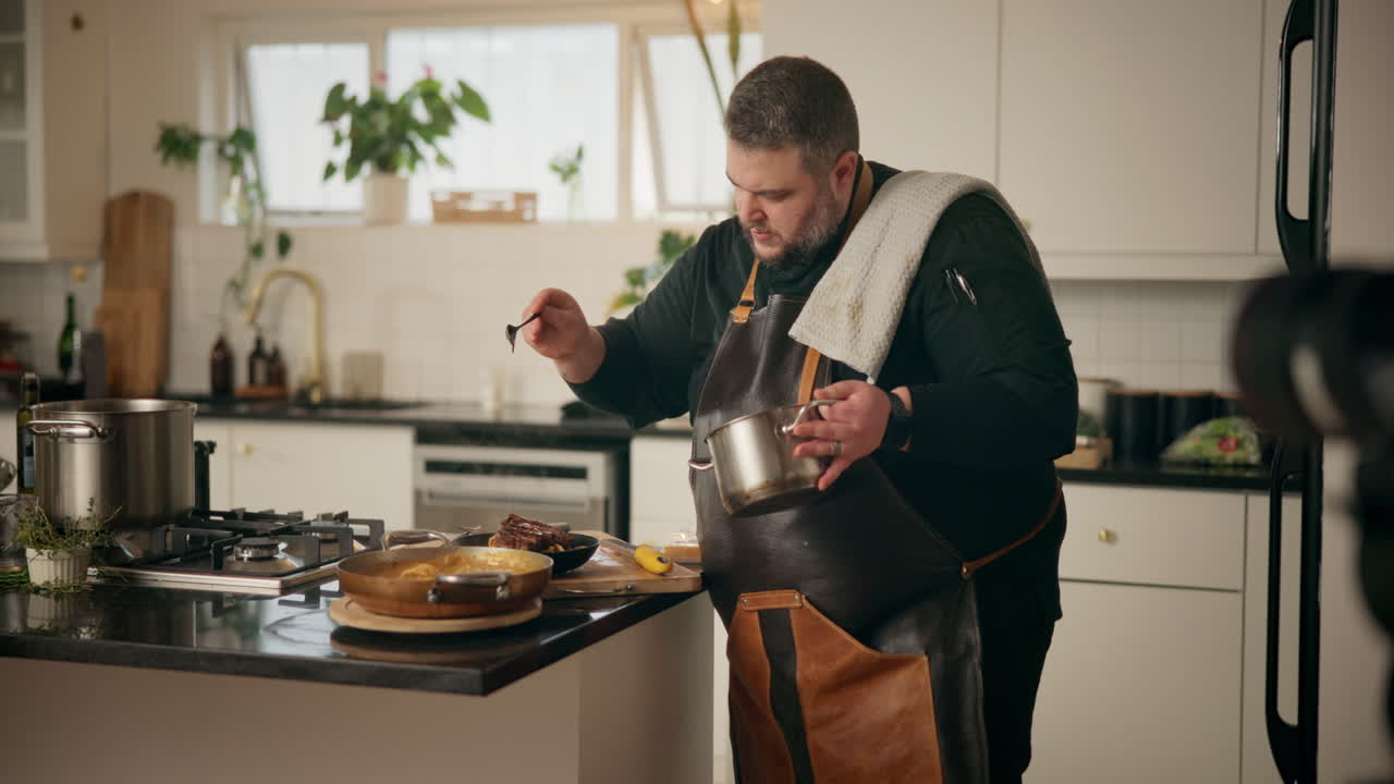 chef cocinando en una cocina