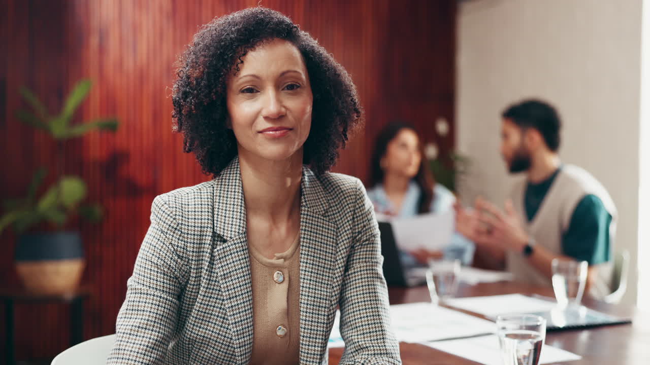 reunión de negocios con un equipo diverso
