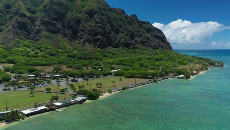 Aerial-view-of-Kuala-Ranch-and-the-surrounding-mountains