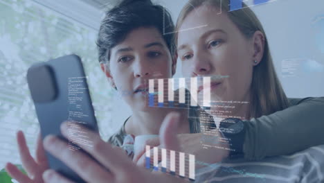 visualización de teléfonos inteligentes juntos, pareja con animación de análisis de datos sobre la pantalla