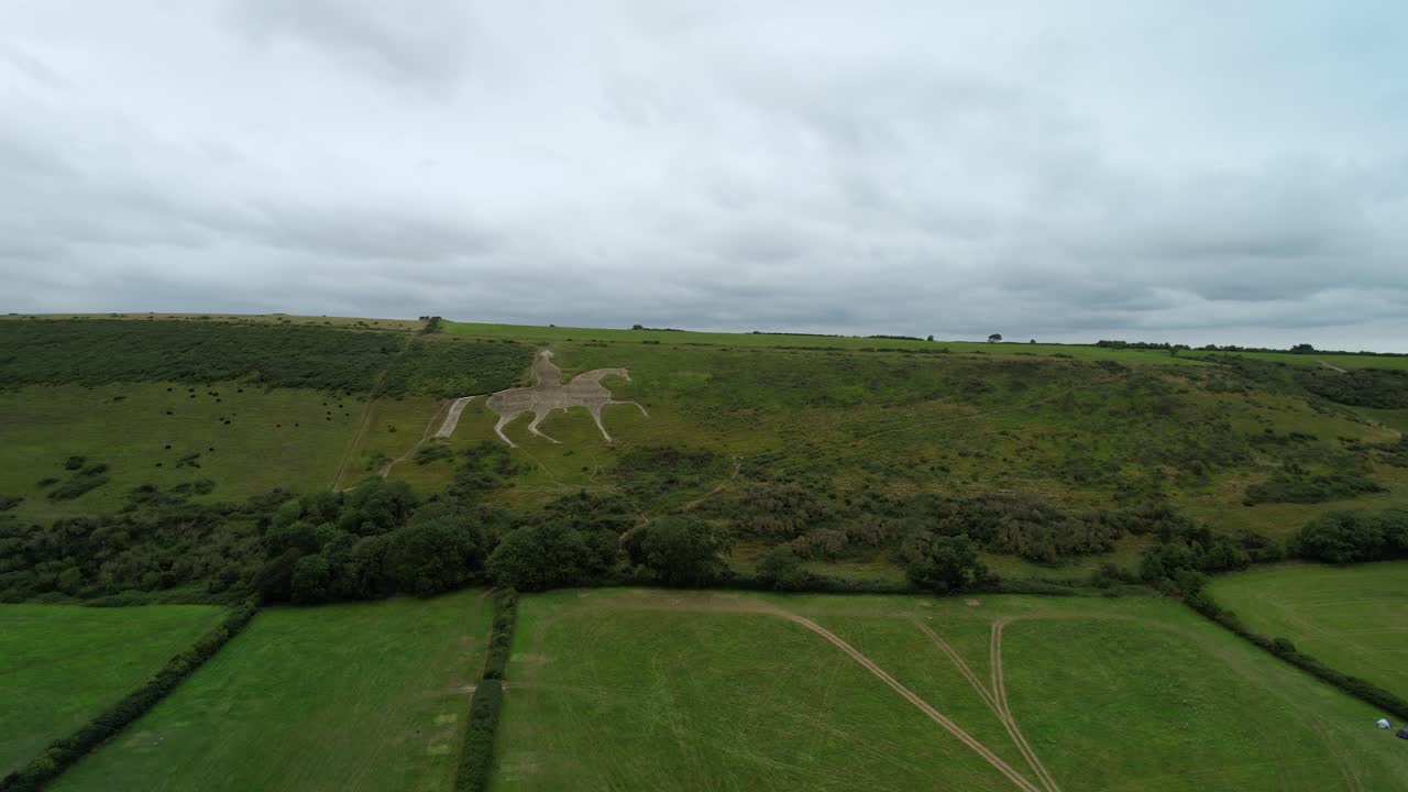 osmington 백마 석회암 그림 조각 언덕 위의 농지 조감도 저궤도 우측