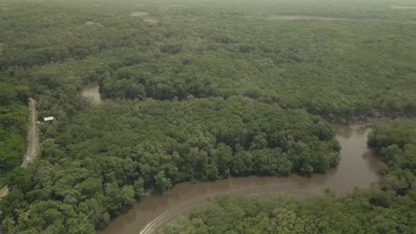 Der-Erstaunliche-Fluss-Ortoire,-Der-Vom-Fischerdorf-Mayaro-In-Den-Atlantik-Mündet