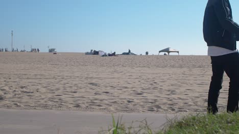 Rollerblades-Und-Roller-Am-Strand-Von-Venedig