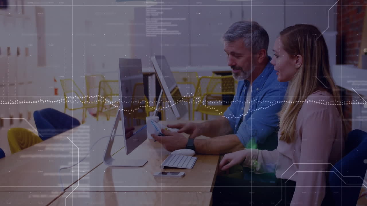 animación del procesamiento de datos financieros sobre diversas personas de negocios en la oficina