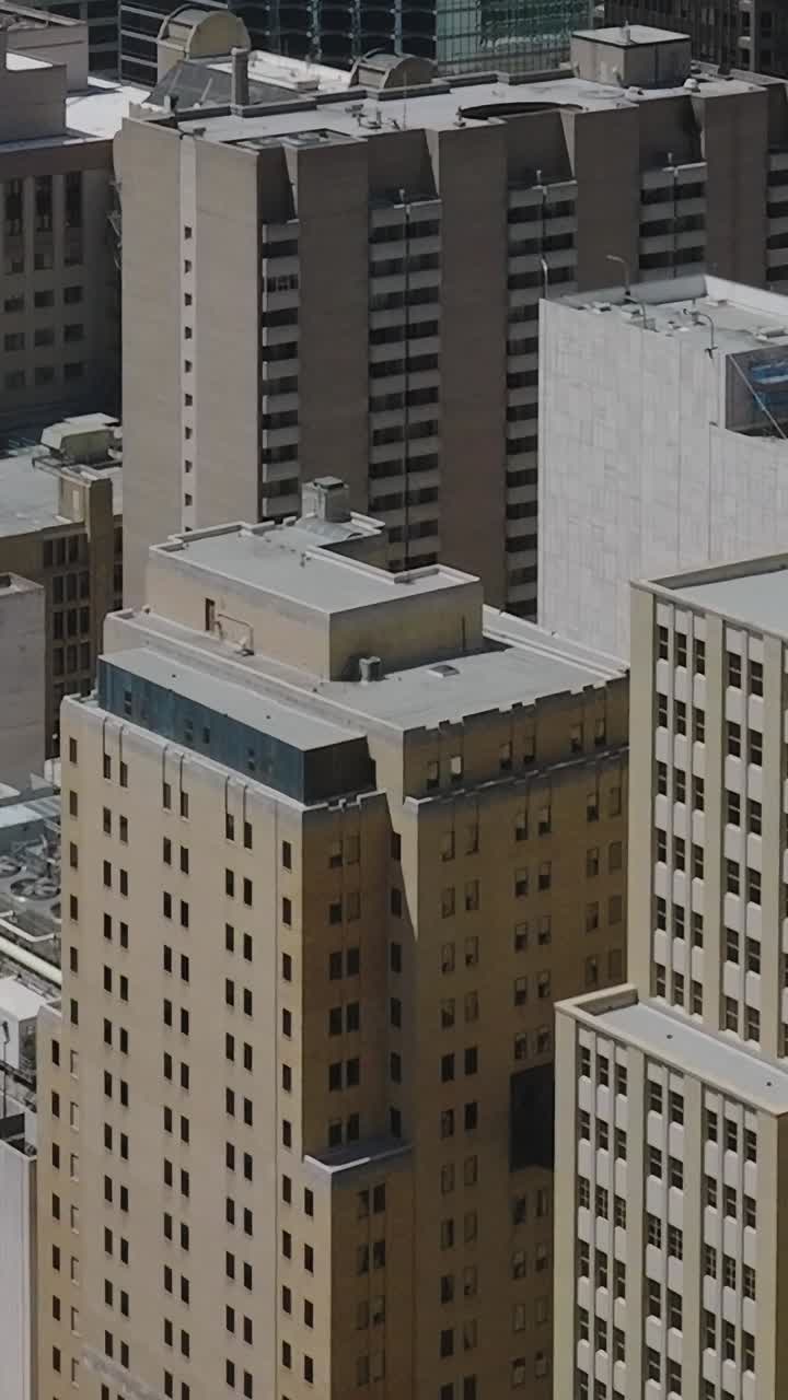 Vista do centro de Dallas com edifícios e ruas de cima