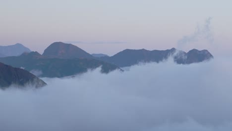 산 아래의 구름 개 왼쪽, 카야마르카