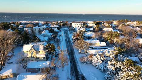 Casas-Victorianas-En-Nieve-Fresca-Al-Amanecer