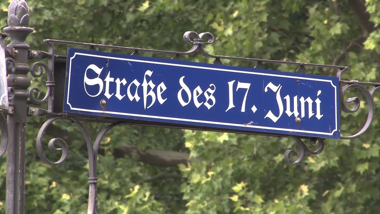 6월 17일 거리 straße des 17의 표시