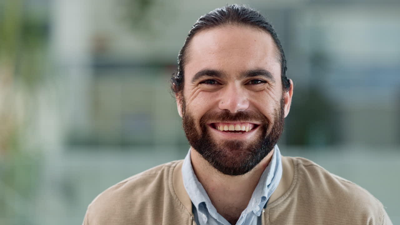 retrato de un desarrollador de programas confiado