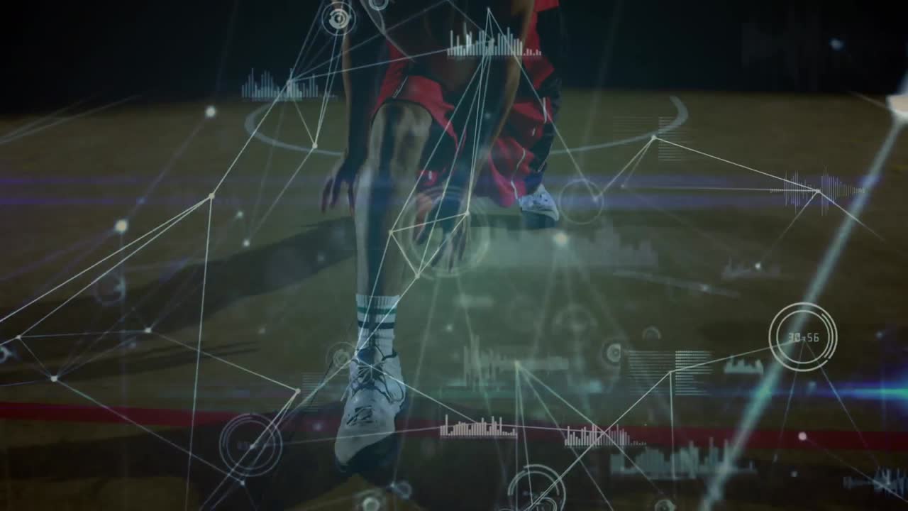 animación de procesamiento de datos, redes de conexiones sobre jugador de baloncesto masculino de raza mixta en el gimnasio