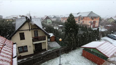 Slow-motion-shot-of-snow-falling-in-a-city-suburb