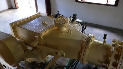 generador eléctrico de energía hidroeléctrica en el área rural asiática