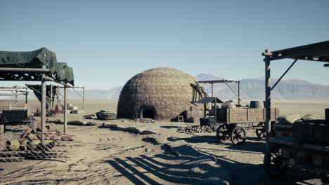 una pequeña cabaña en el desierto