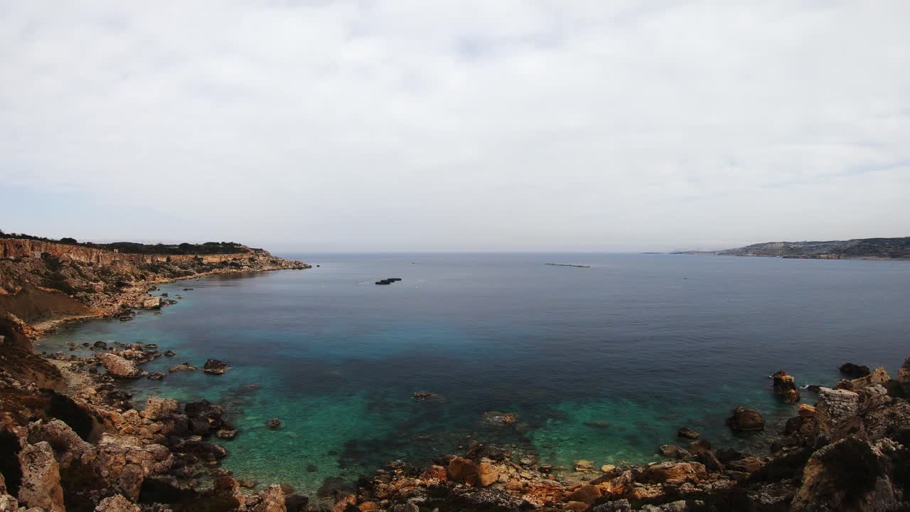 vídeo timelapse de malta, bahía de mellieha. 2019.03.09