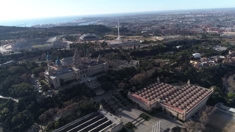 Vista-Aérea-Del-Museo-Nacional-De-Arte-De-Cataluña-En-Barcelona,-España