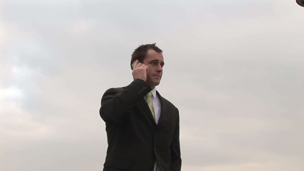 hombre de negocios en el teléfono