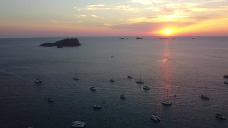 puesta de sol en cala comte, ibiza, españa