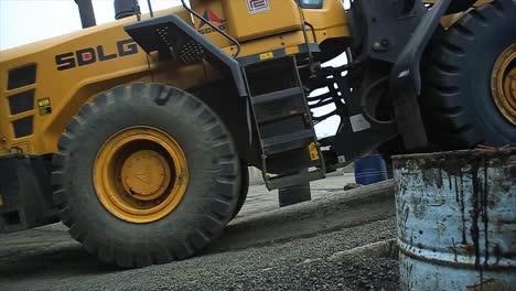 wheel loader transports sand material for stock to the cold bin at the asphalt mixing plant factory