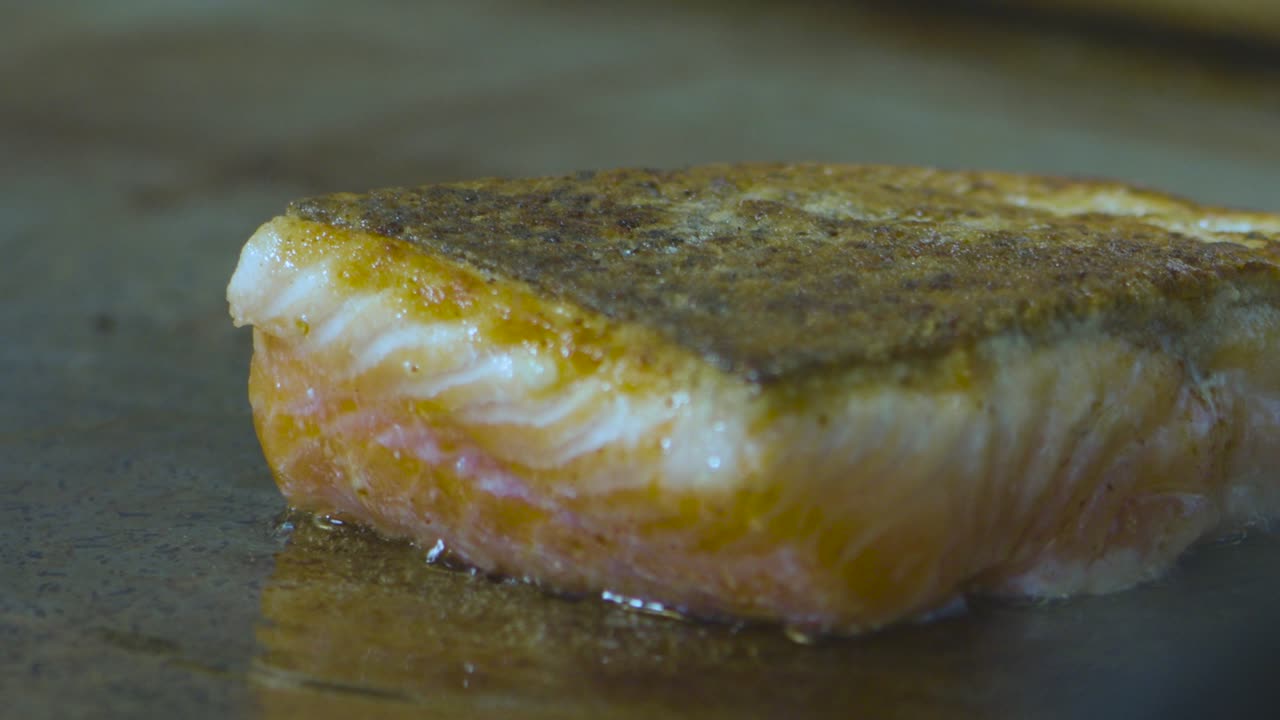 난로에 구운 맛있는 연어