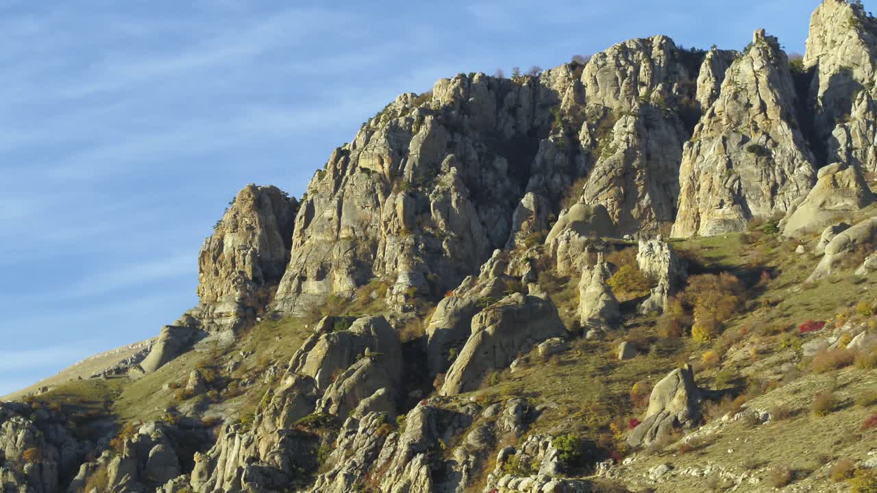 paisaje de montaña rocosa