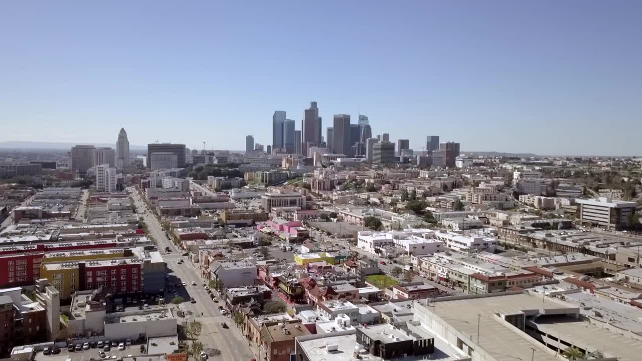 로스앤젤레스 리버스 플라이오버 노스 브로드웨이 거리의 조감도